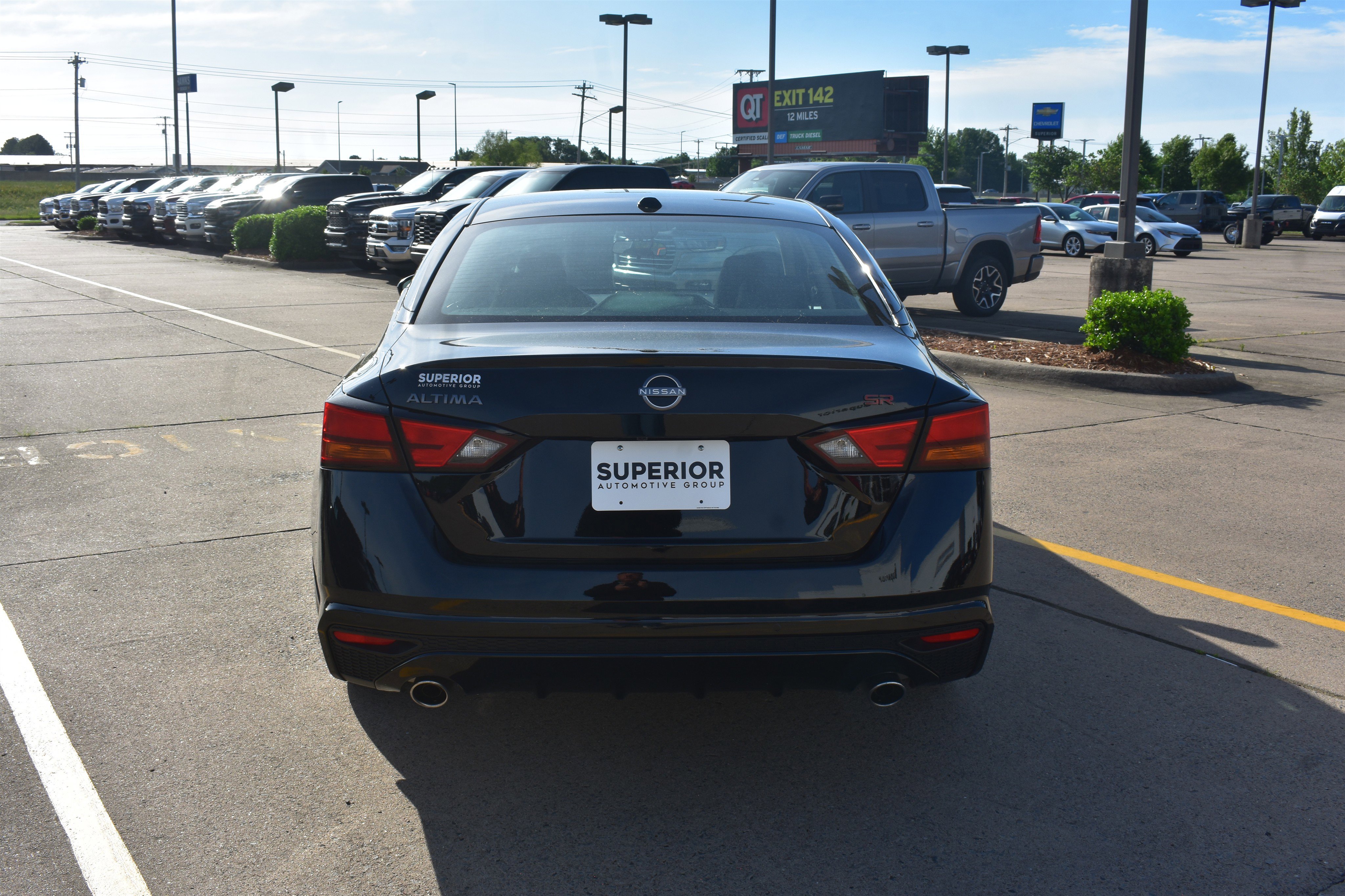 Used 2025 Super Black Nissan SR image 6