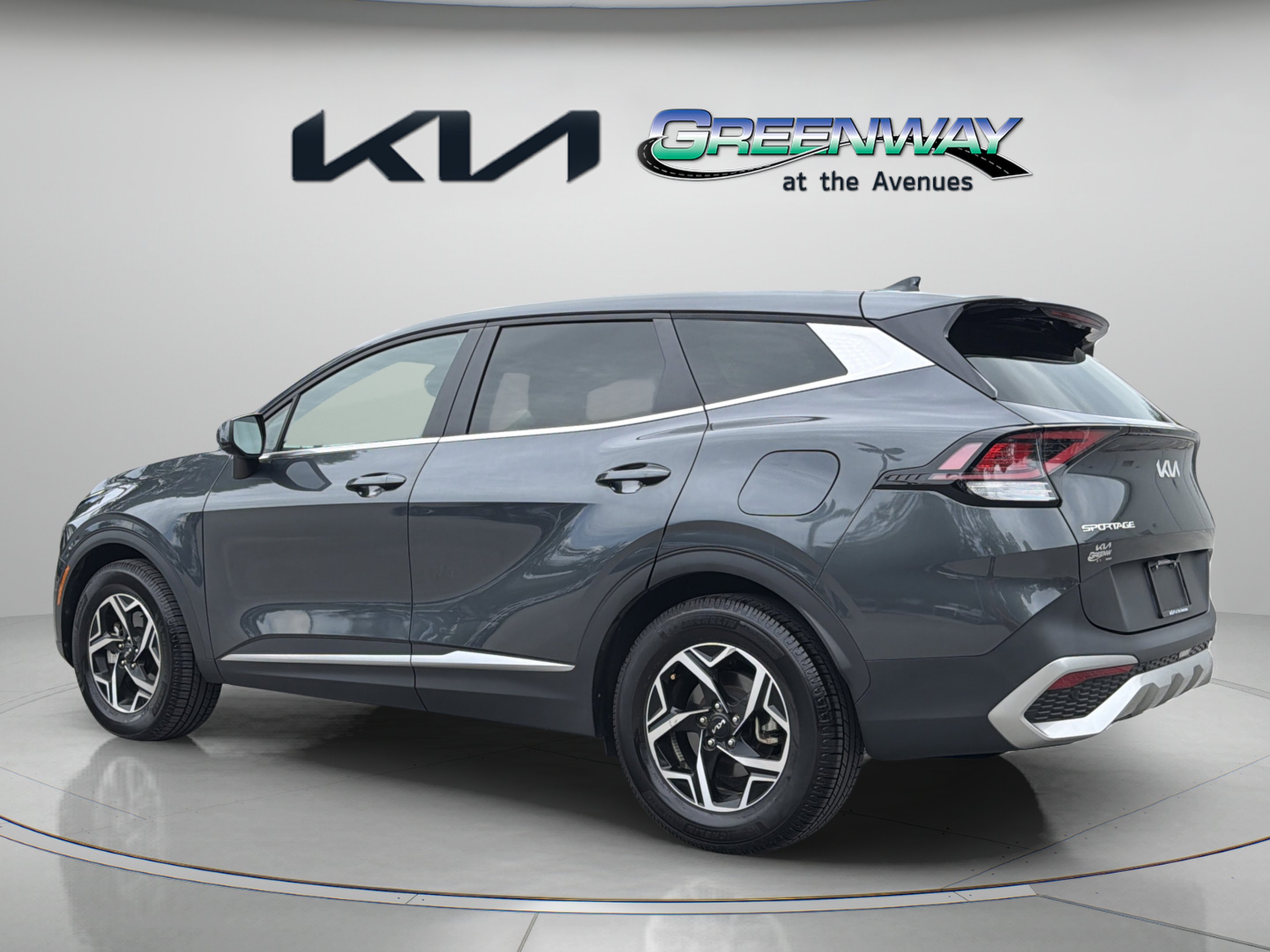 Used 2023 Gravity Gray Kia LX image 4