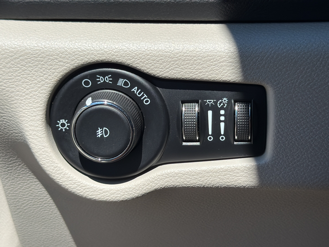 Used 2023 Gray Chrysler Touring L image 28