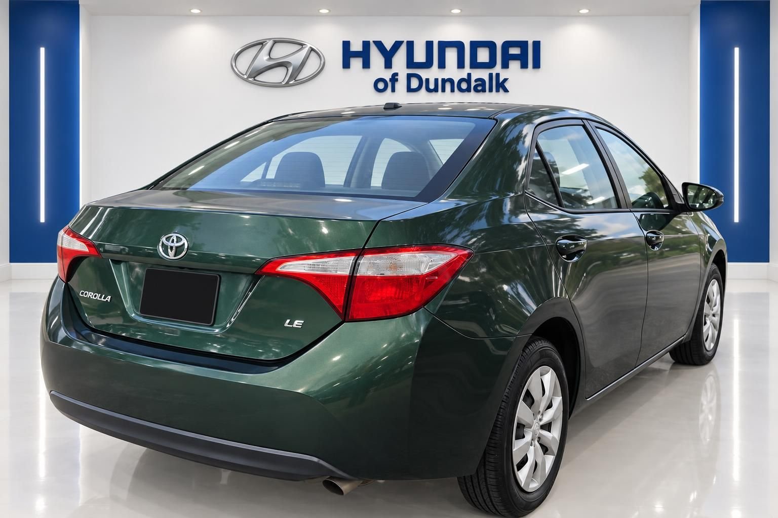 Used 2016 Green Toyota LE image 3