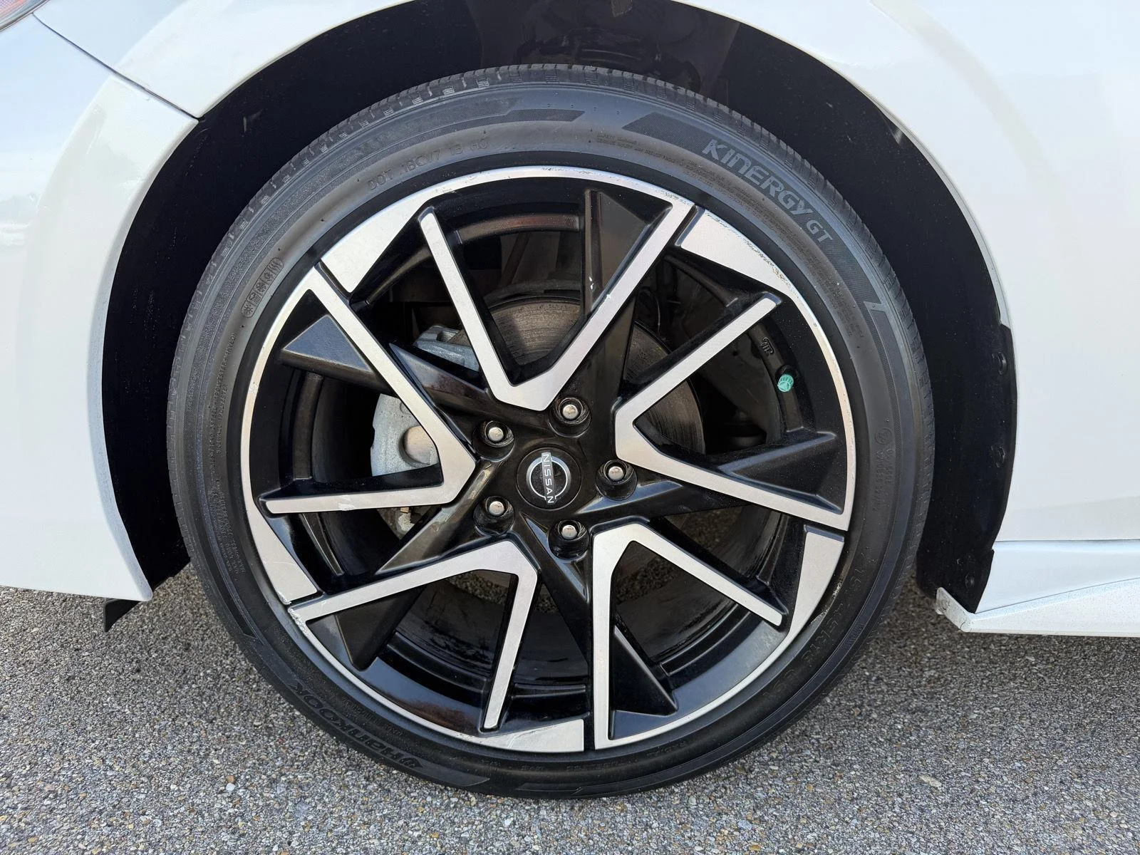 Used 2025 Aspen White/Super Black Nissan SR image 23