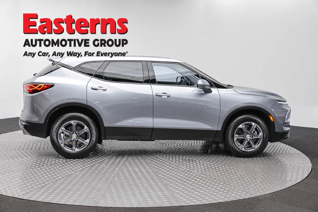Used 2025 Gray Chevrolet LT image 4