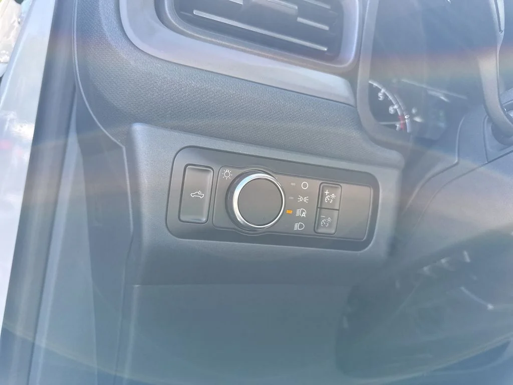 Used 2023 White Ford Lariat image 26
