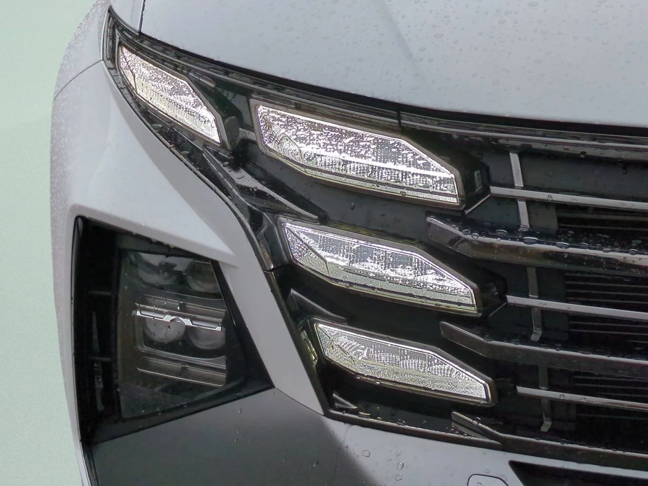 Used 2025 Serenity White Pearl Hyundai Limited image 27