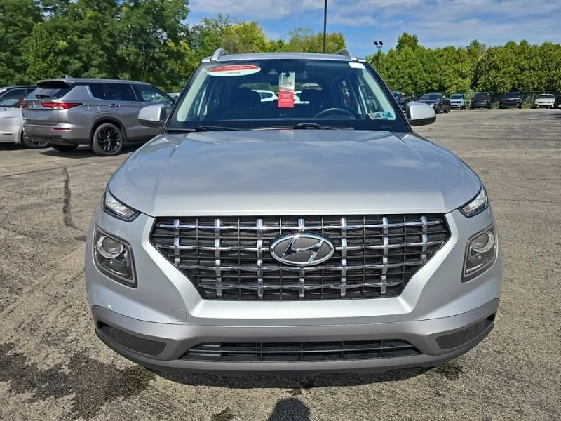 Used 2022 Silver Hyundai SEL image 2