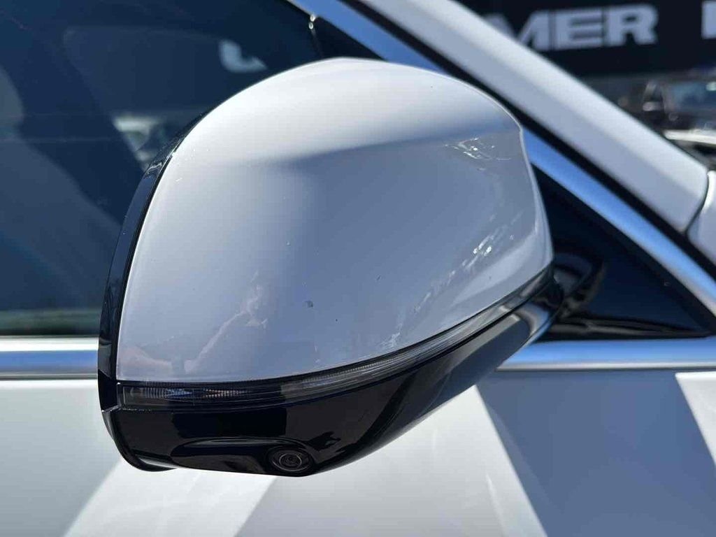 Used 2022 White BMW xDrive40i image 11