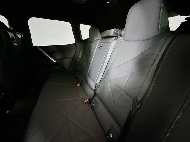 Used 2024 White BMW xDrive50 image 26