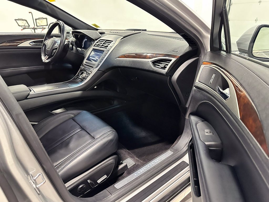 Used 2017 Silver Lincoln Reserve image 24