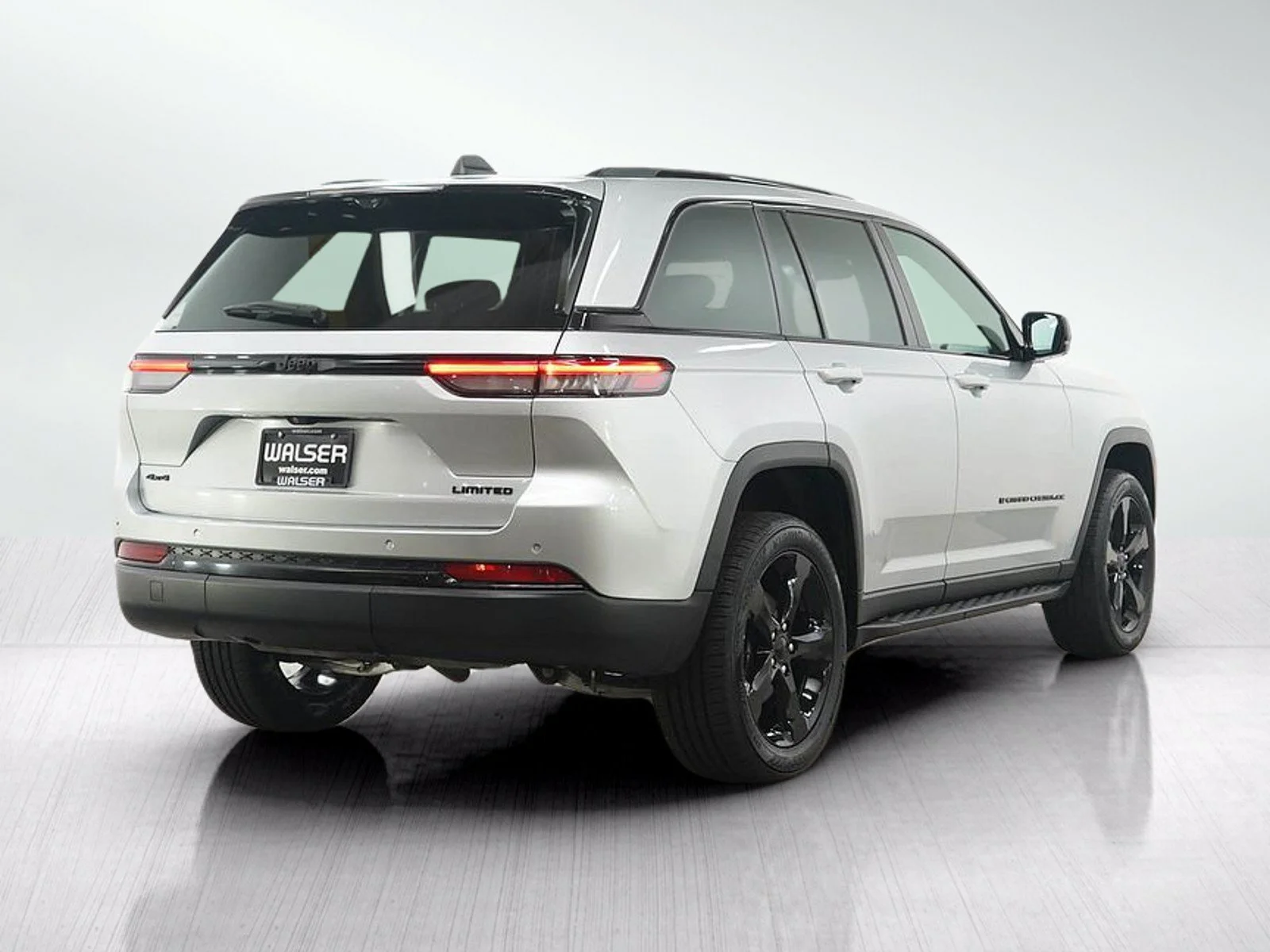 Used 2024 Silver Zynith Jeep Limited image 6