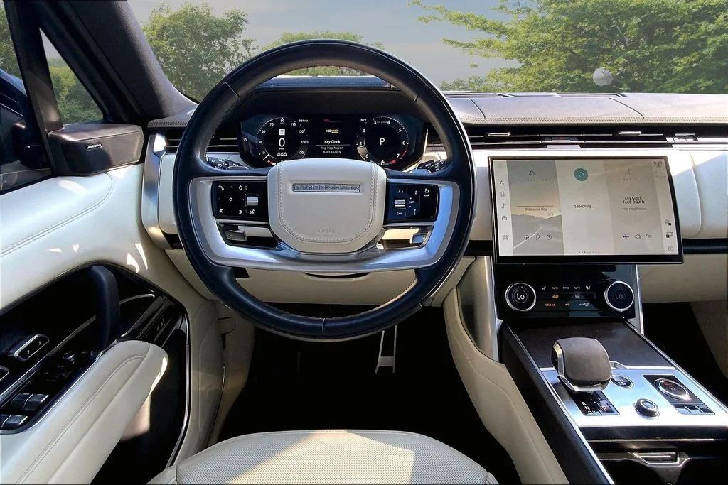 Used 2023 Black Land Rover SE image 8