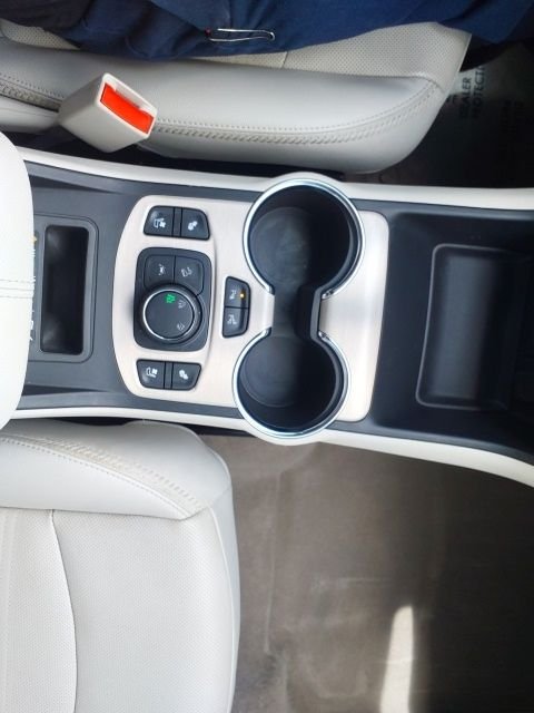 Used 2024 White GMC Denali image 19