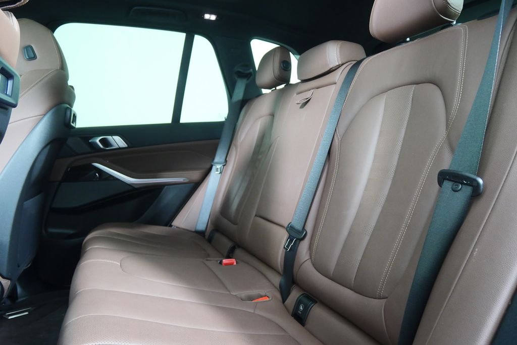 Used 2021 Mineral White Metallic BMW xDrive40i image 13