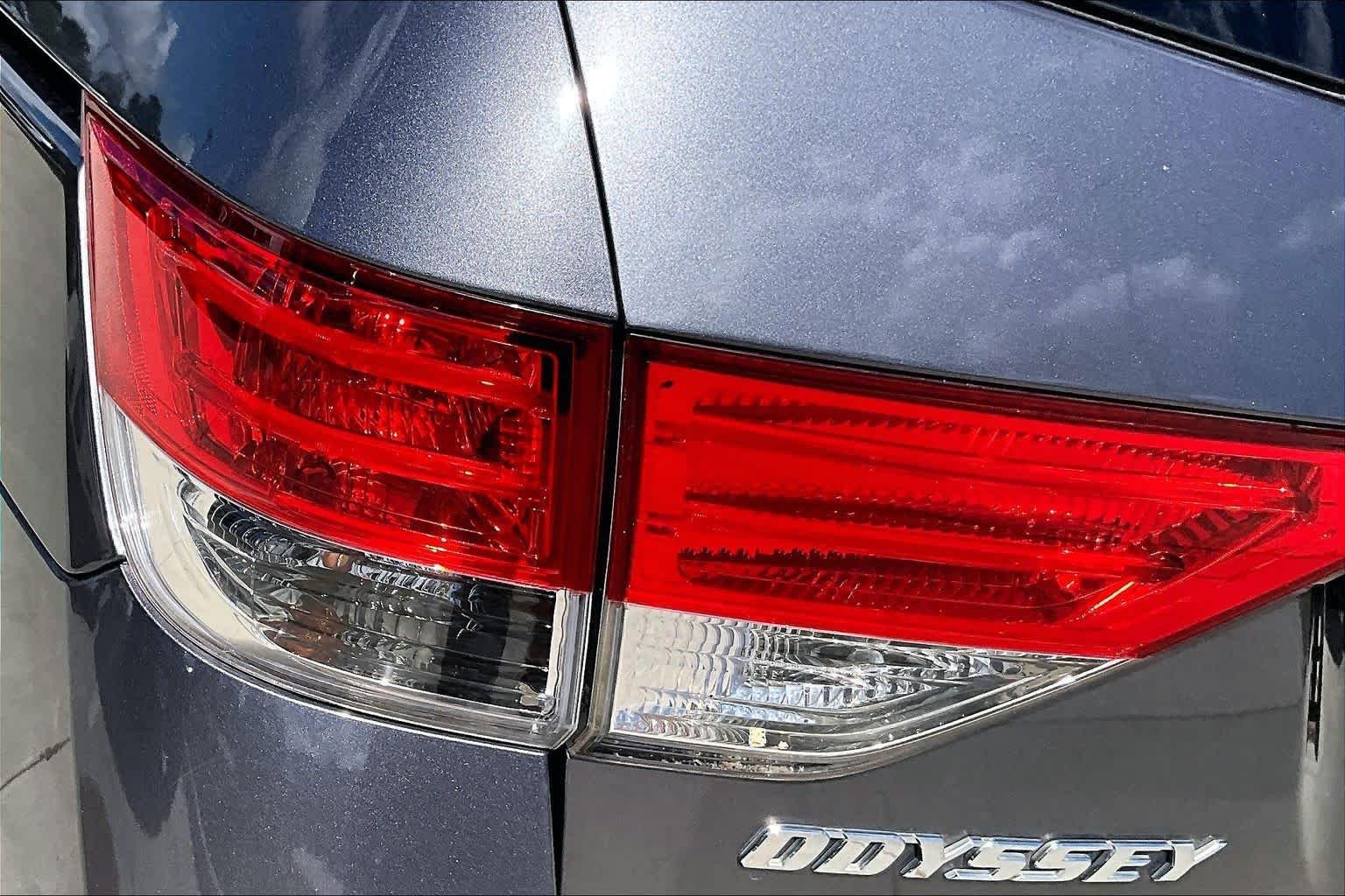 Used 2015 Alabaster Silver Metallic Honda EX image 27