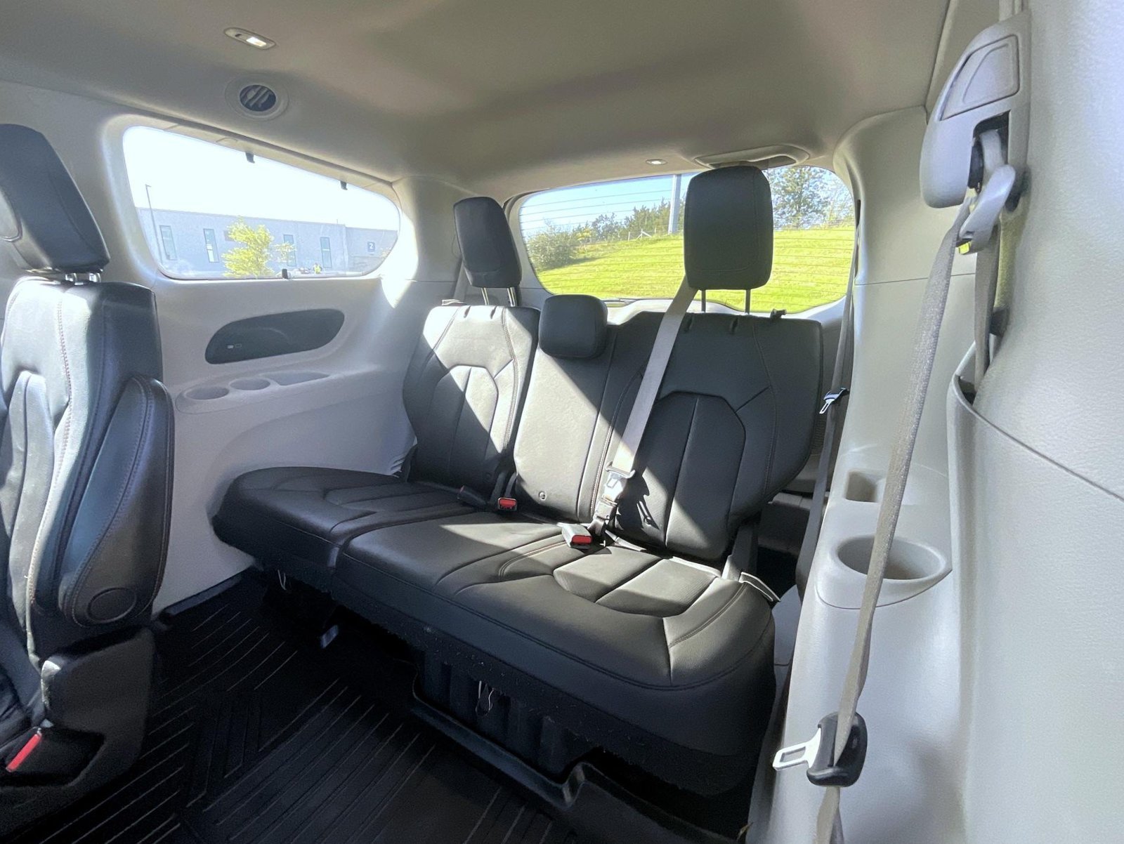 Used 2018 White Chrysler Touring L Plus image 20