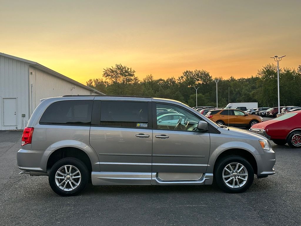 Used 2014 Silver Dodge Wheelchair Accessible- SXT image 5