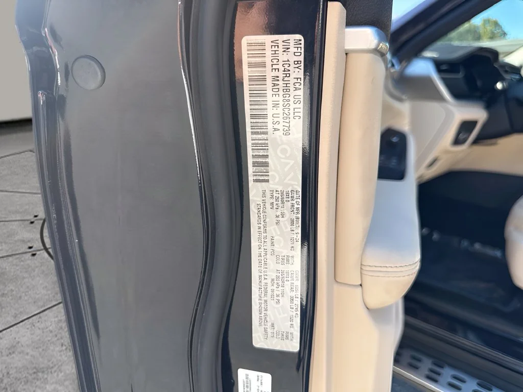 Used 2025 Black Jeep Limited image 27