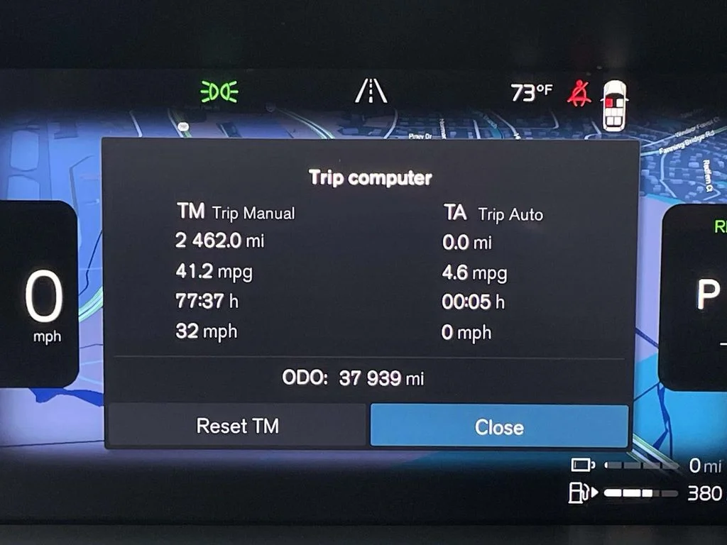 Certified Used 2024 Vapour Grey Metallic Volvo Ultimate Bright Theme image 15
