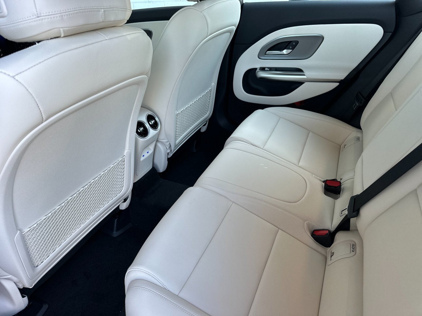 New 2027 Polar White Mercedes-Benz 220 image 4