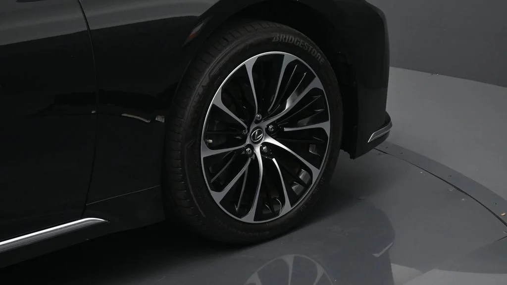 Used 2022 Black Lexus 500 Base image 6