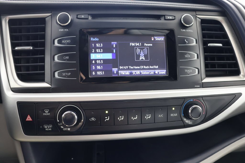 2017 Toyota Highlander LE - Photo 14