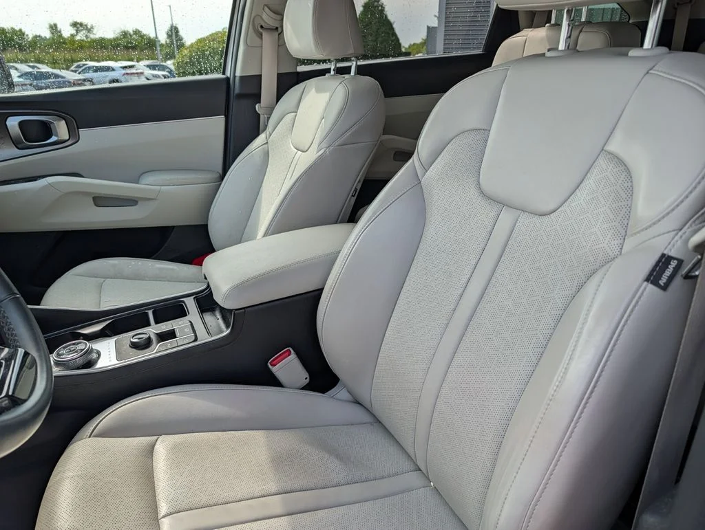 Used 2023 White Kia EX image 8