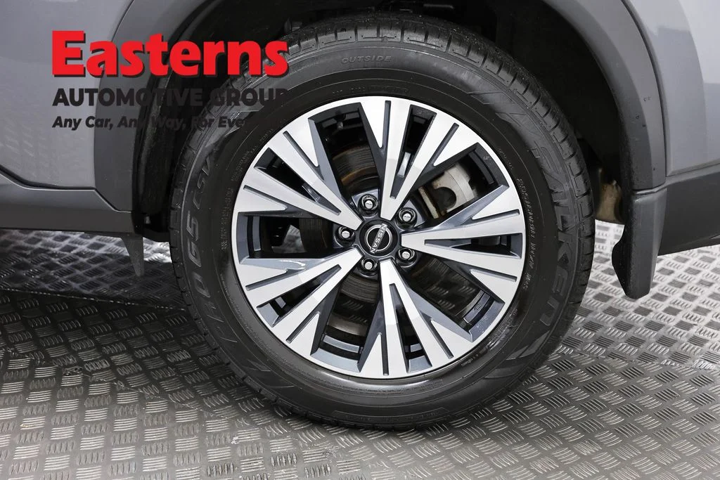 Used 2023 Gray Nissan SV image 33