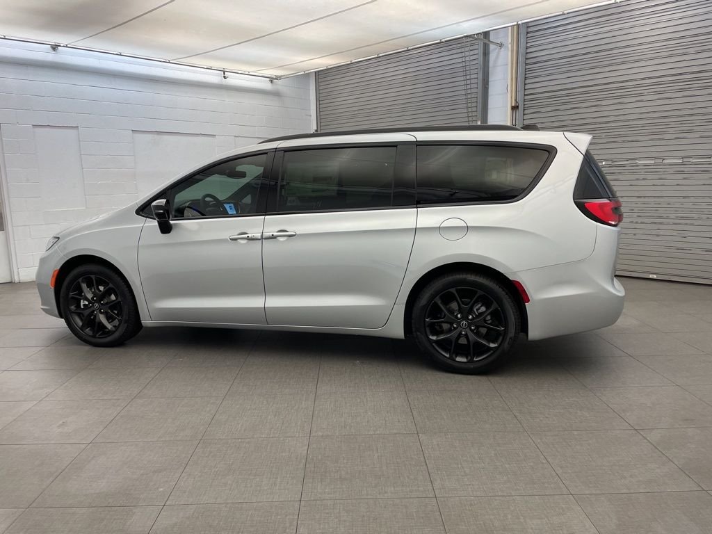 2026 Chrysler Pacifica Select - Photo 6