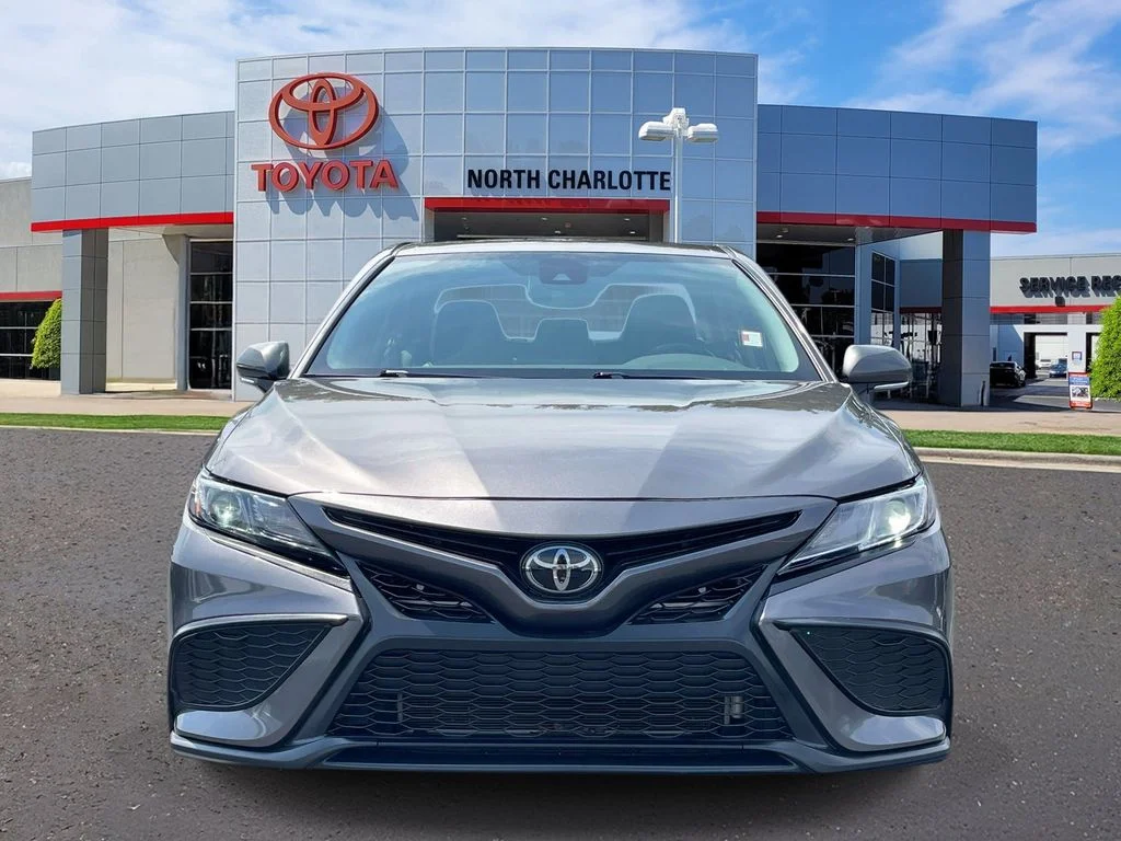 Used 2023  Toyota SE image 3