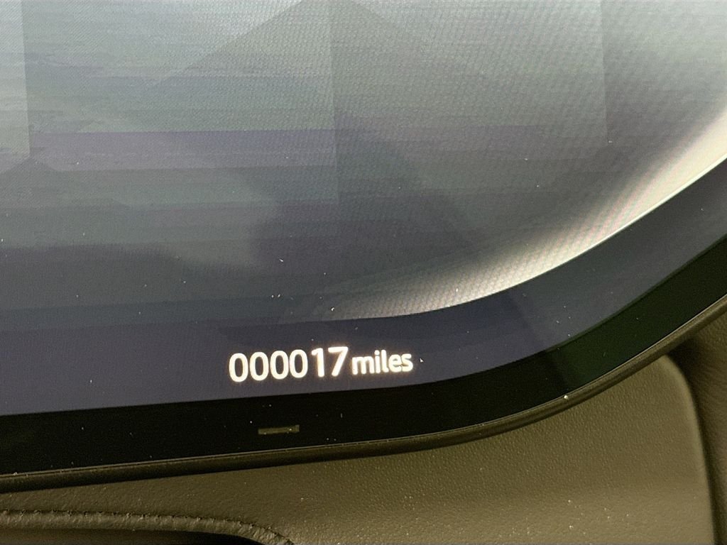 New 2025 Fuji White Land Rover SE image 13