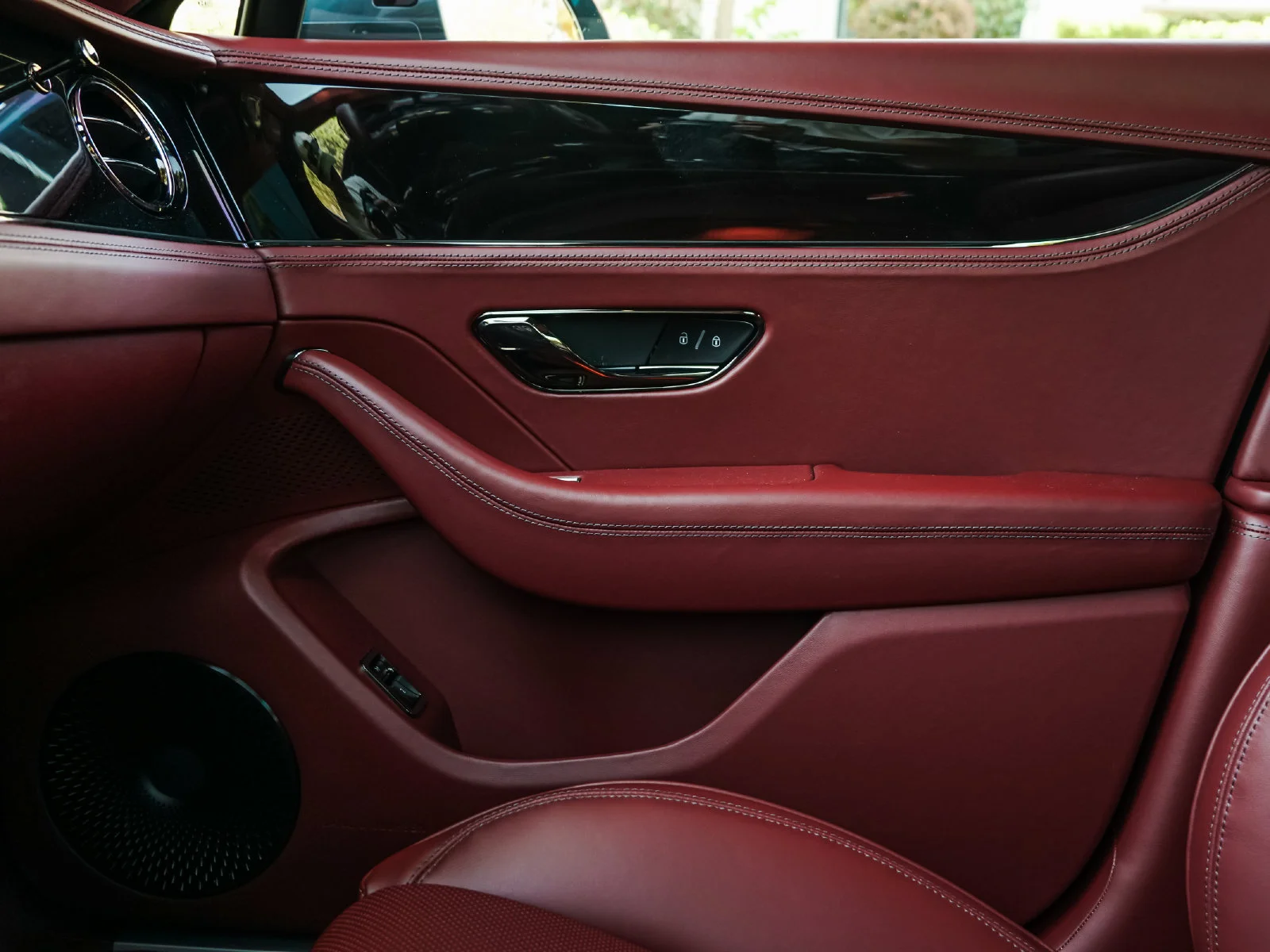 2025 Bentley Flying Spur - Photo 19