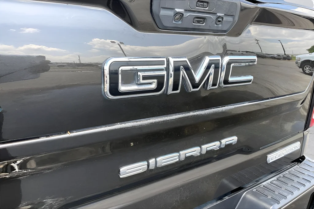 Used 2021 Brown GMC Elevation image 27