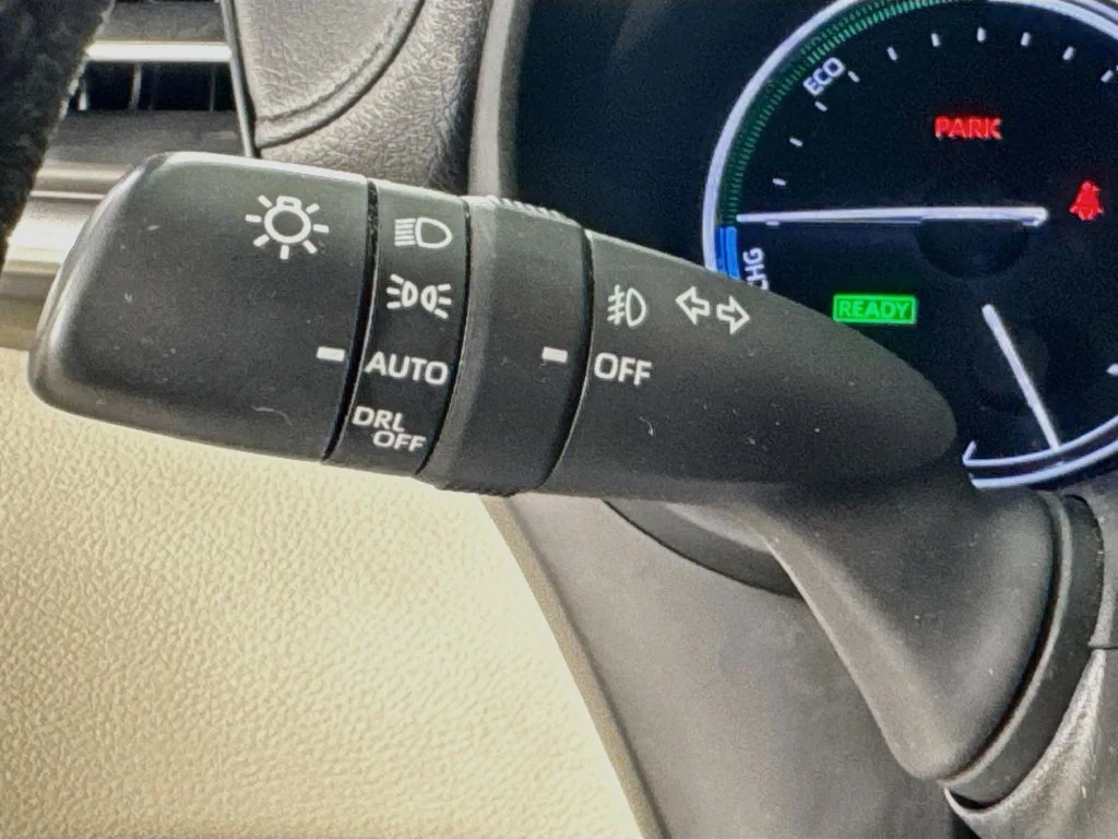 Used 2022 Wind Chill Pearl Toyota Limited image 13