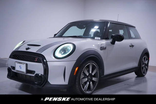 2022 MINI Cooper S Iconic