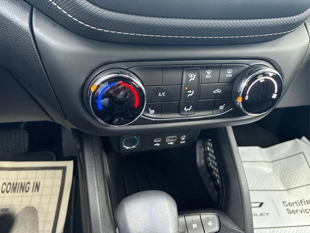 Used 2022 Summit White Chevrolet ACTIV image 37