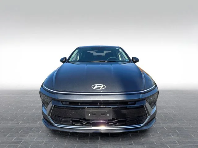 Used 2025 Gray Hyundai SEL image 2
