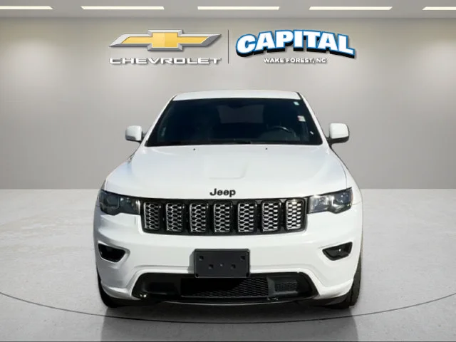 Used 2018 White Jeep Altitude image 8