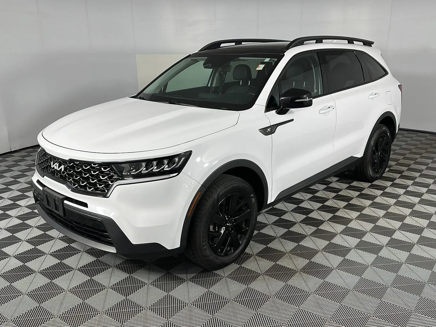 Used 2022 Glacial White Pearl Kia  image 14