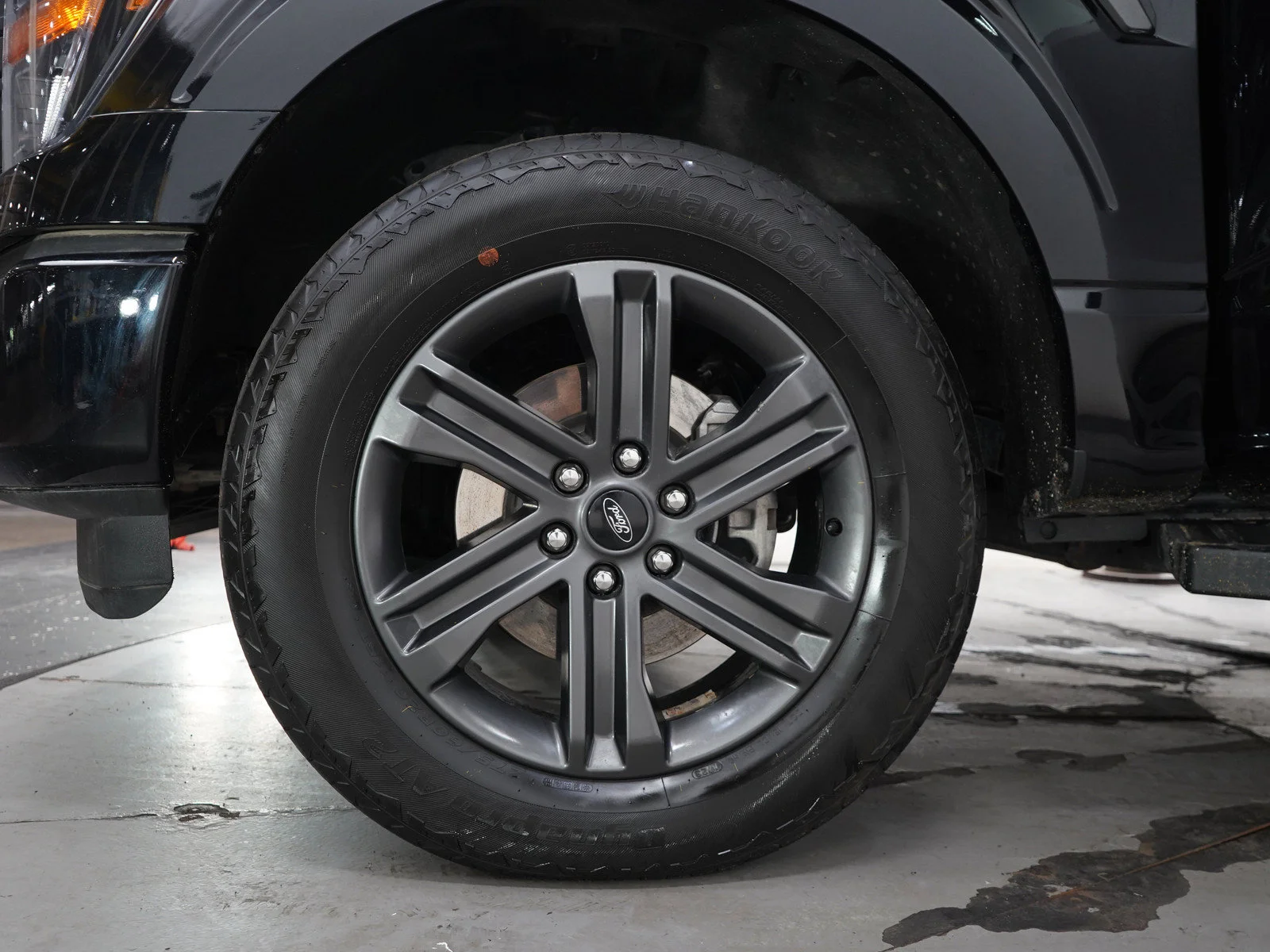 Used 2023 Agate Black Metallic Ford XLT image 30