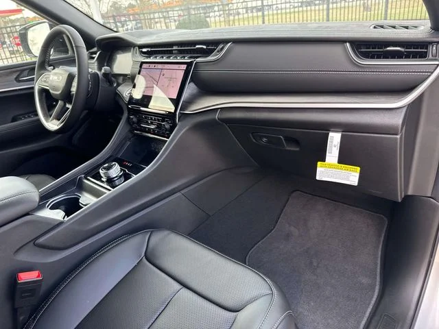 New 2025 Silver Jeep Limited image 28