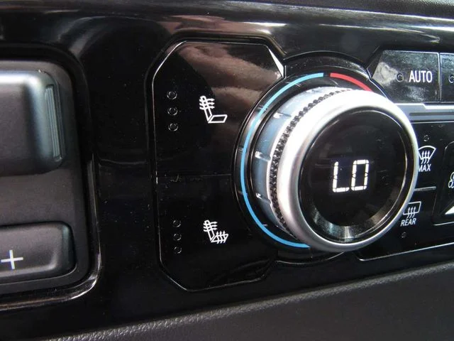 Used 2024 Summit White GMC Elevation image 18