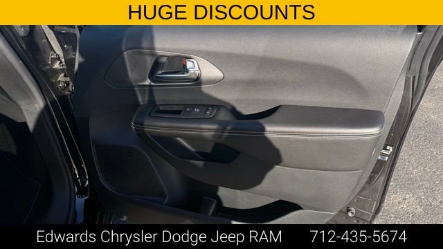 2026 Chrysler Pacifica Select - Photo 32