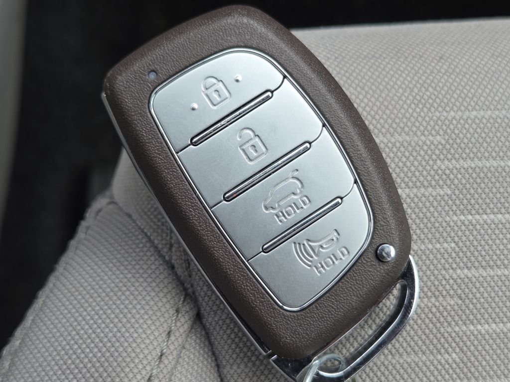 Used 2020 Winter White Hyundai SEL image 34