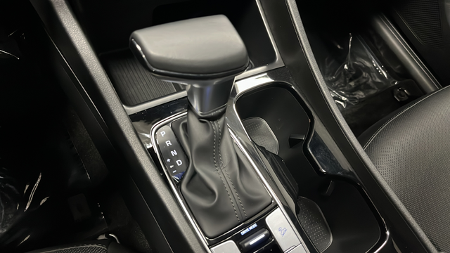 Used 2025 Sage Gray Hyundai Limited image 19