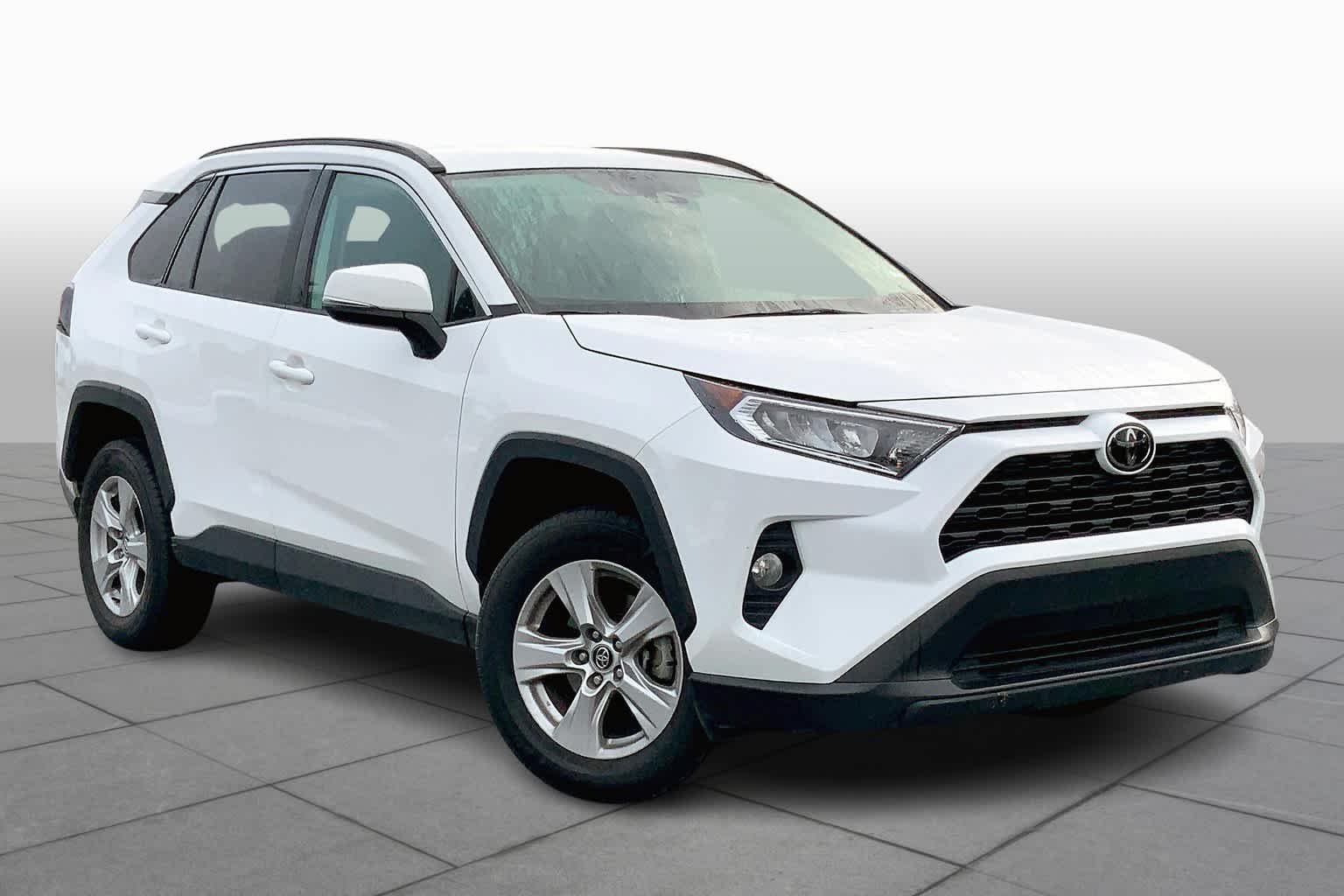 Used 2021 Super White Toyota XLE image 3