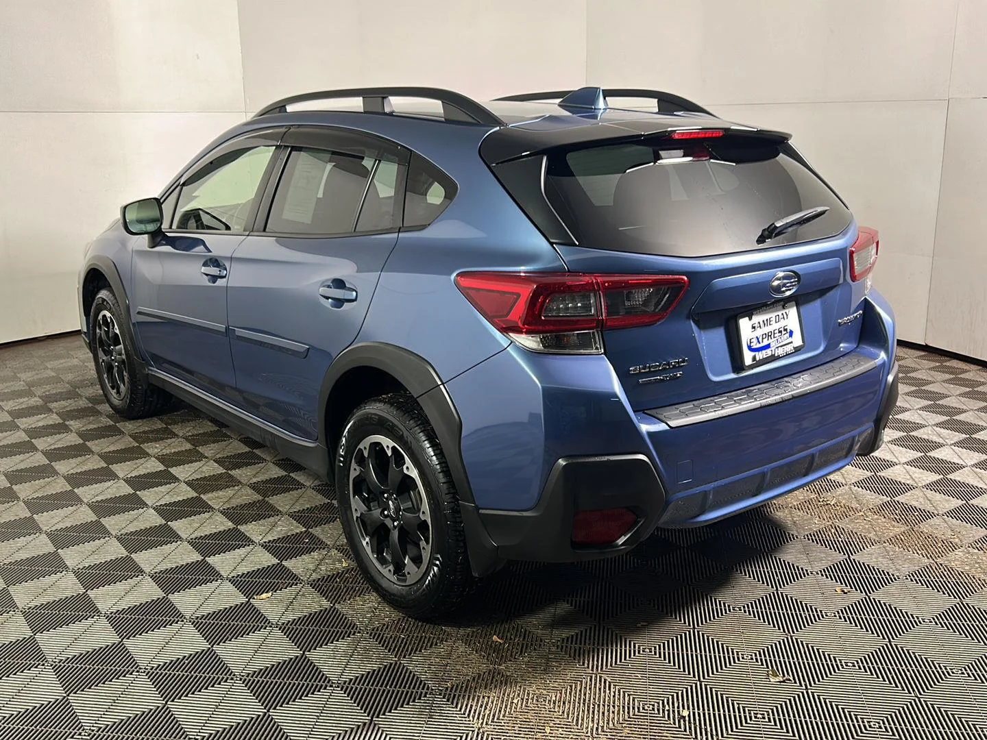 Used 2023 Horizon Blue Pearl Subaru Premium image 9