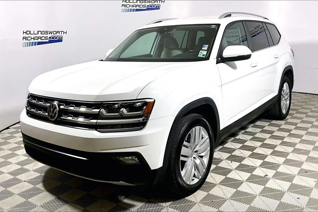 Used 2019 Pure White Volkswagen 3.6L V6 SE image 1