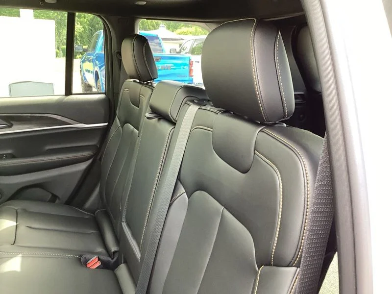 New 2026 Bright White Clear-Coat Exterior Paint Jeep  image 20