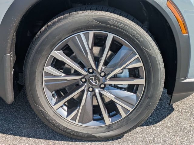 New 2027 HARBOR GRAY INFINITI Luxe FWD image 11