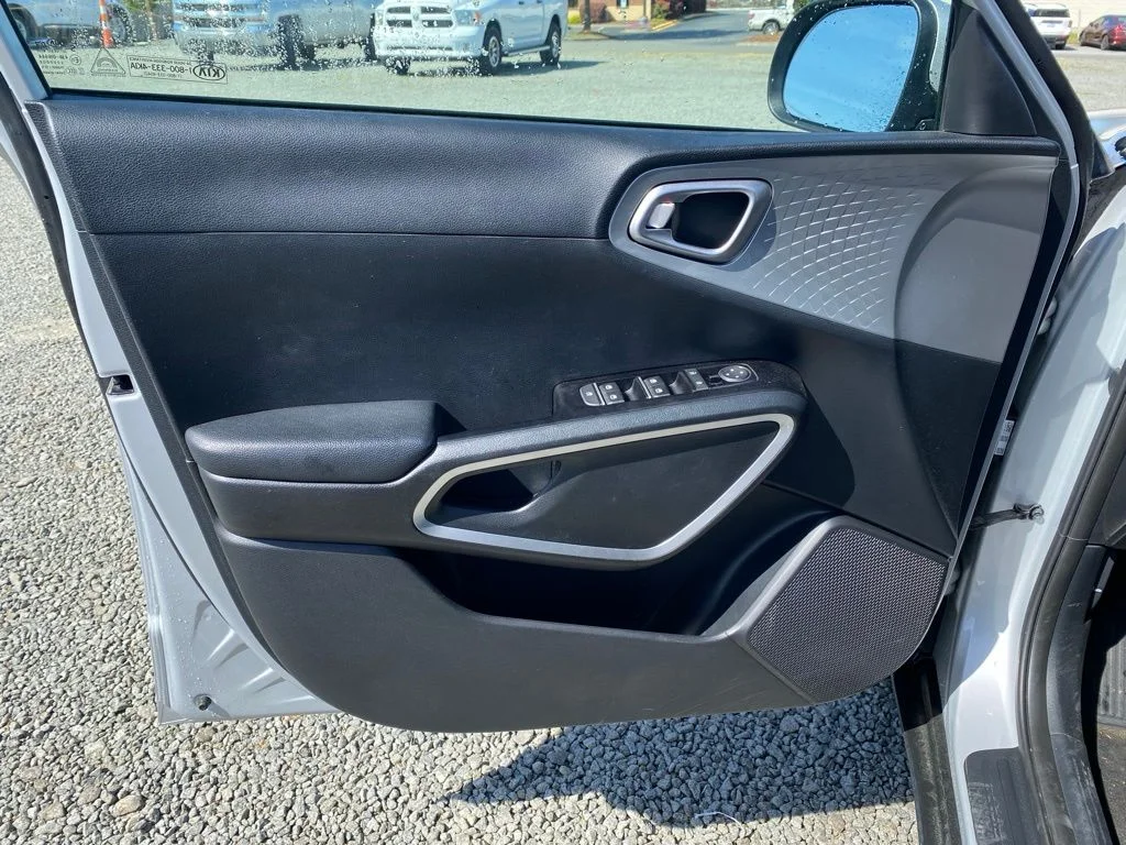 2021 Kia Soul LX - Photo 10
