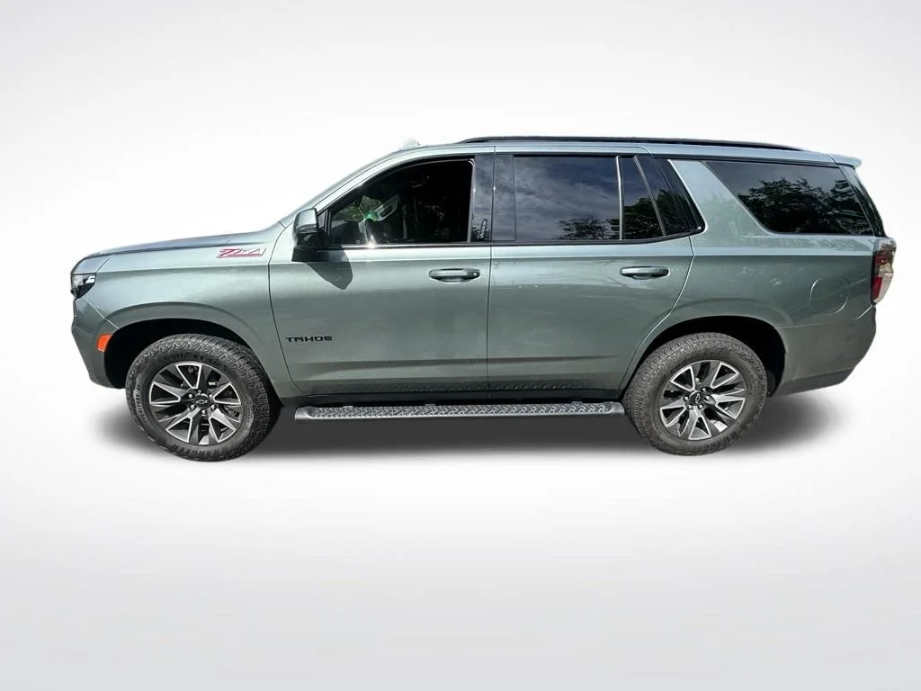 Used 2023 Green Chevrolet Z71 image 2